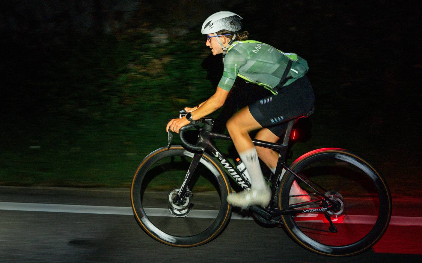 Victoria Stansfield riding at speed